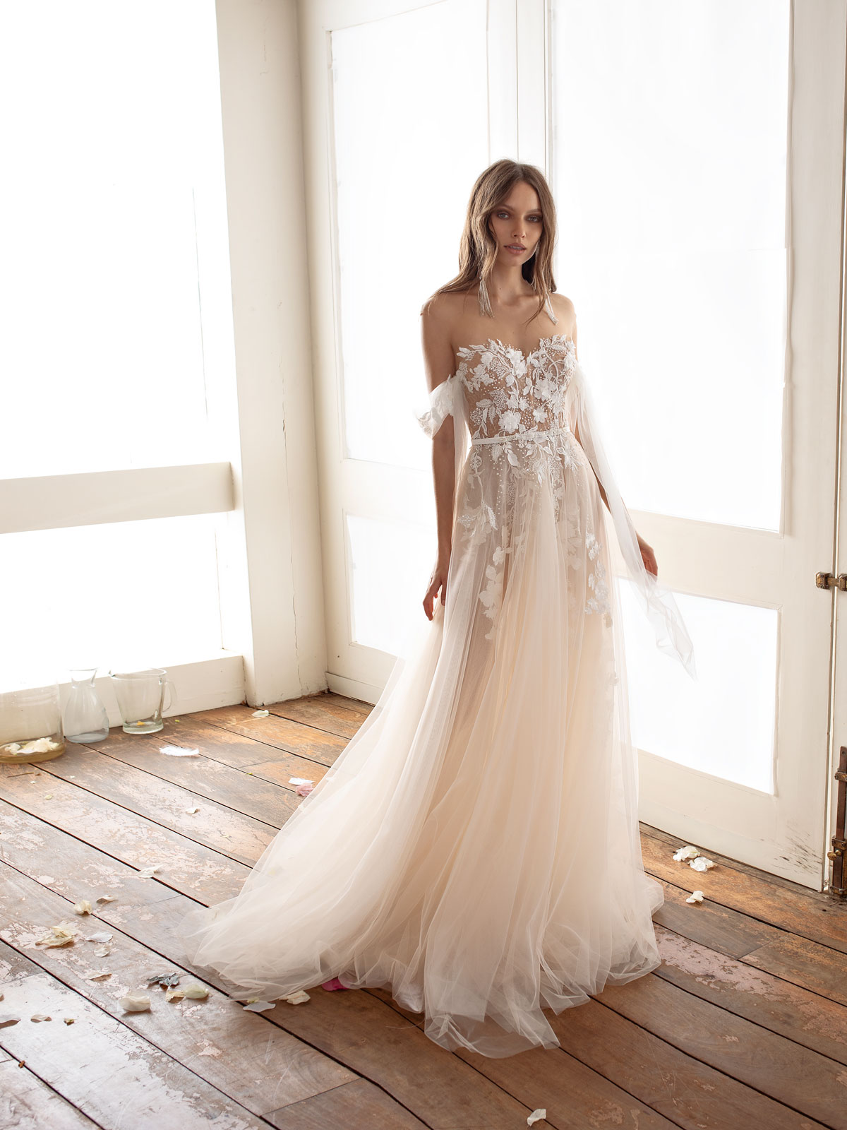 Produto: EV 2002, Categoria: Vestidos de Noiva, Ano: 2020, Marca Julie Vino Group