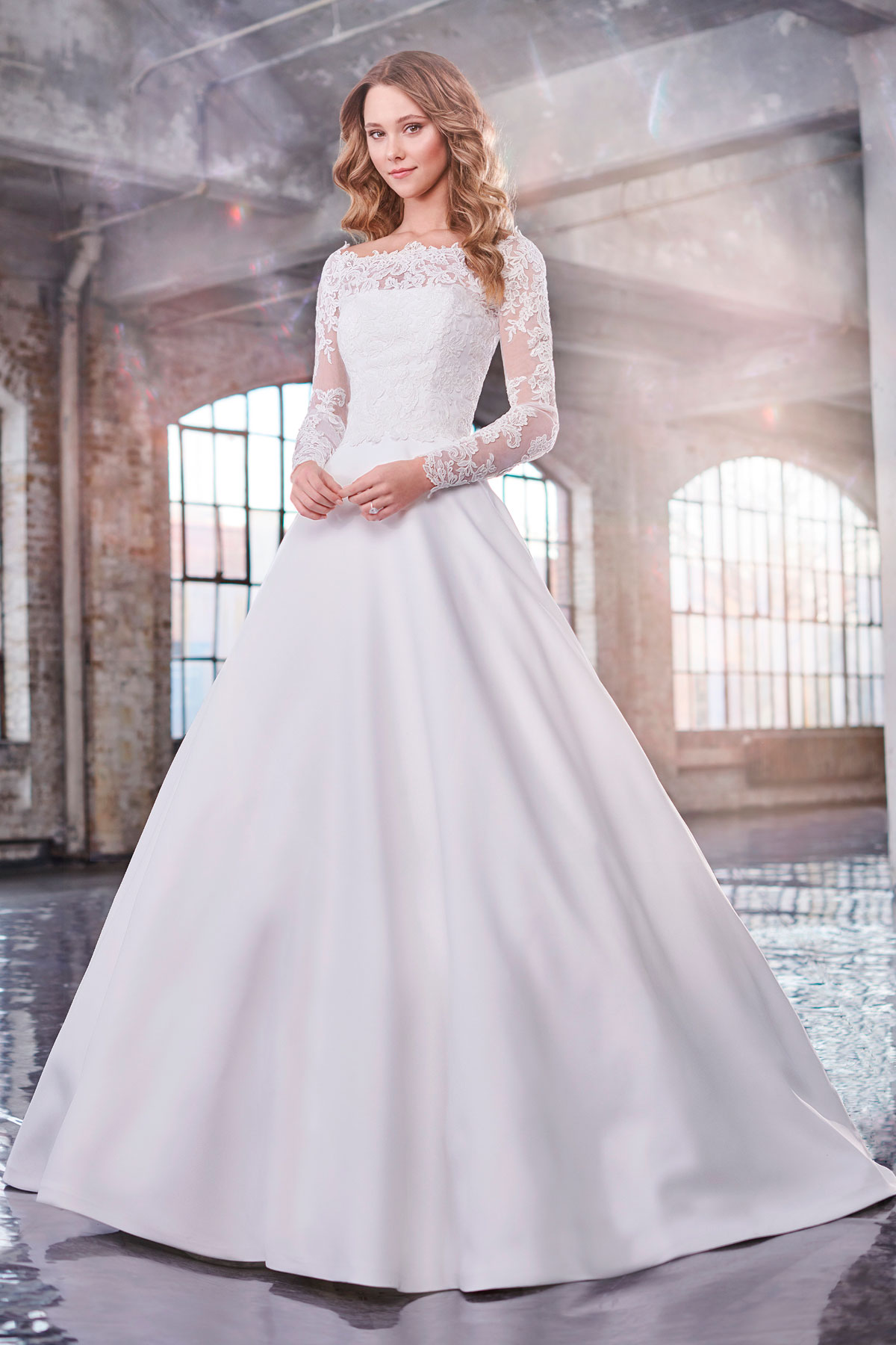  Produto: 219209JKT, Categoria: Vestidos de Noiva, Ano: 2019, Marca Martin Thornburg