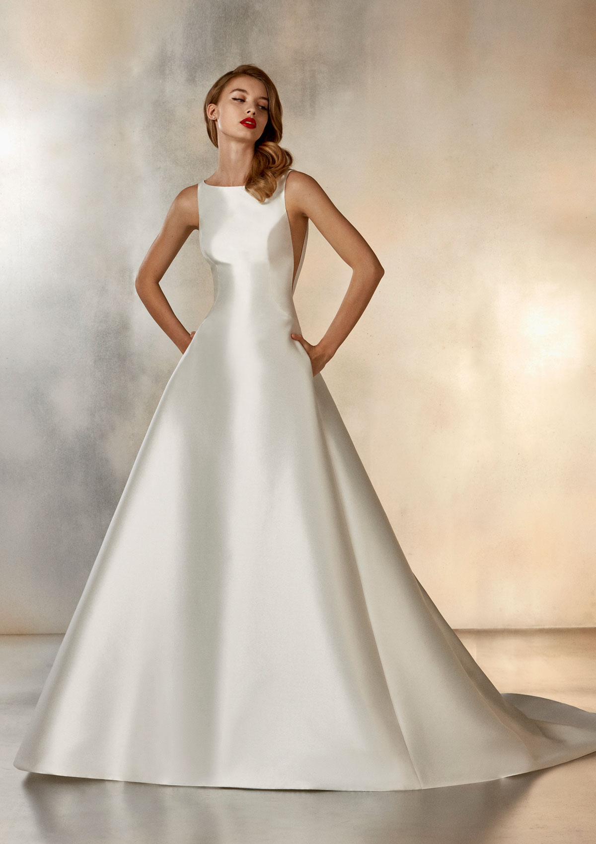  Produto: Morning, Categoria: Vestidos de Noiva, Ano: 2020, Marca Pronovias