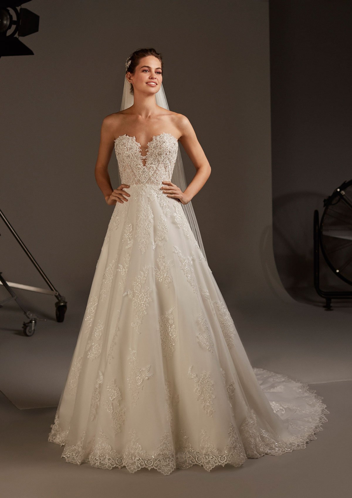  Produto: Namaka, Categoria: Vestidos de Noiva, Ano: 2020, Marca Pronovias